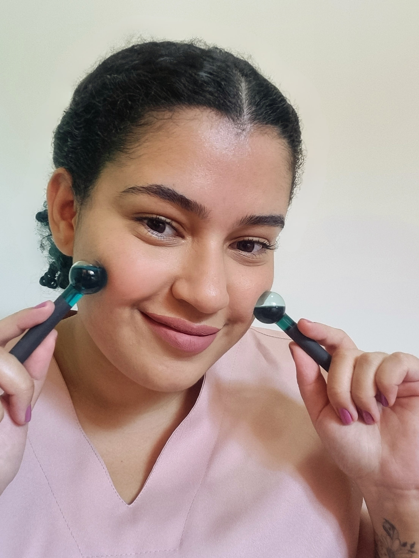 Naiara Oliveira, esteticista e cosmetóloga da Enflorescer